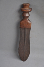 Oud tribaal intensief gebruikt mes van de KONDA stam, D.R.Congo, ca 1940