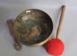 Great! Large old hand beaten singing bowl, Nepal