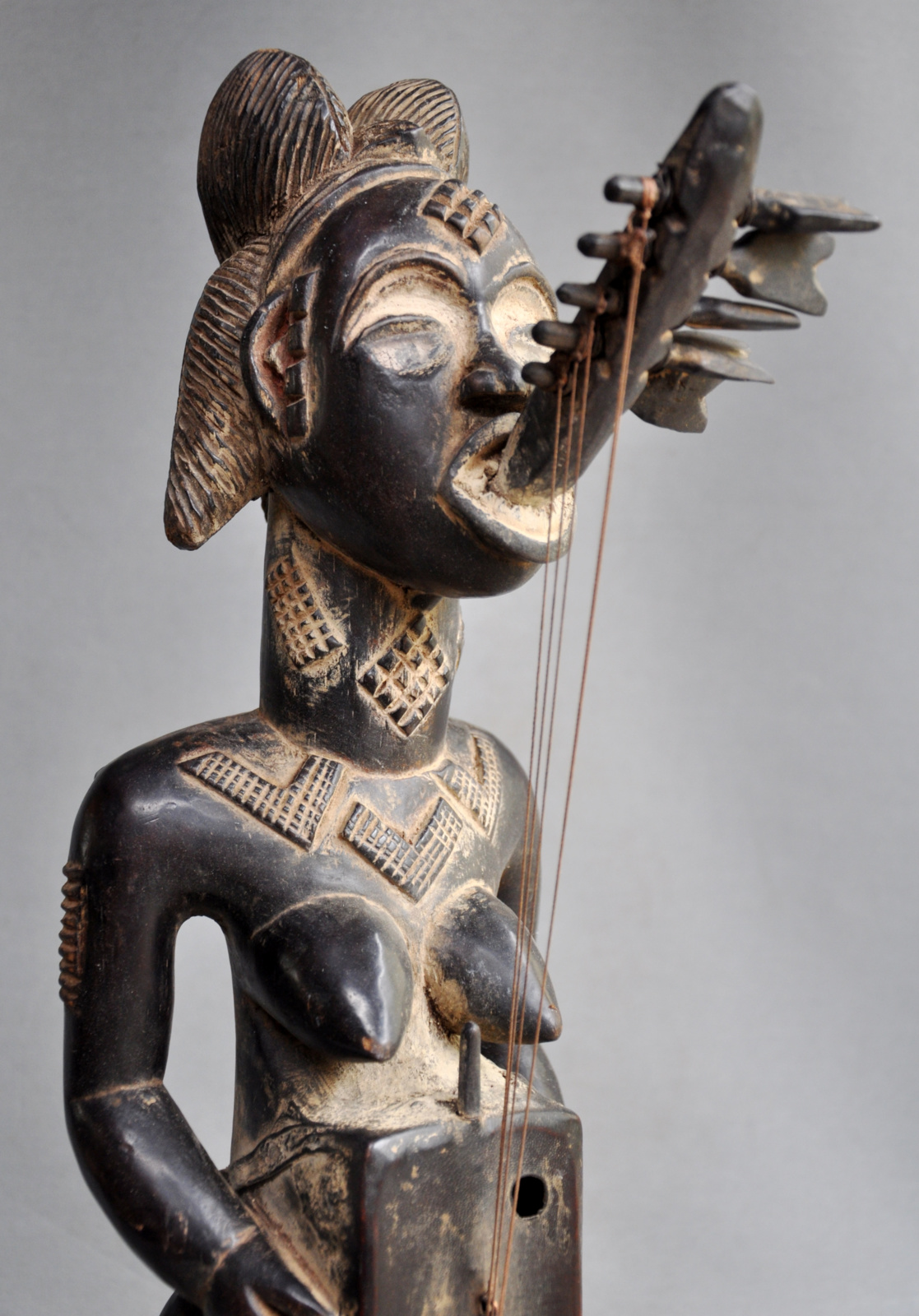 Prachtig harp beeld van de PUNU stam uit Gabon, 2e helft 20e eeuw