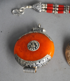 Lot Tibetaanse/Nepal sieraden, Nepal, 2e helft 20e eeuw ( lot 2 )