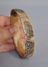 Tibetaanse Mantra-Armband uit Nepal – Handgesneden Been – Mid-20e Eeuw