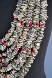 Handgemaakte Schelpenketting uit Papoea-Nieuw-Guinea