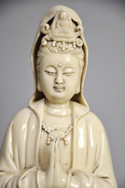 Prachtig Kwan Yin beeld van "blanc de Chine" porselein