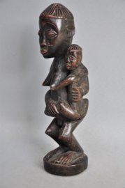 Verfijnd gesneden materniteitbeeldje, DR Congo, 2e helft 20e eeuw