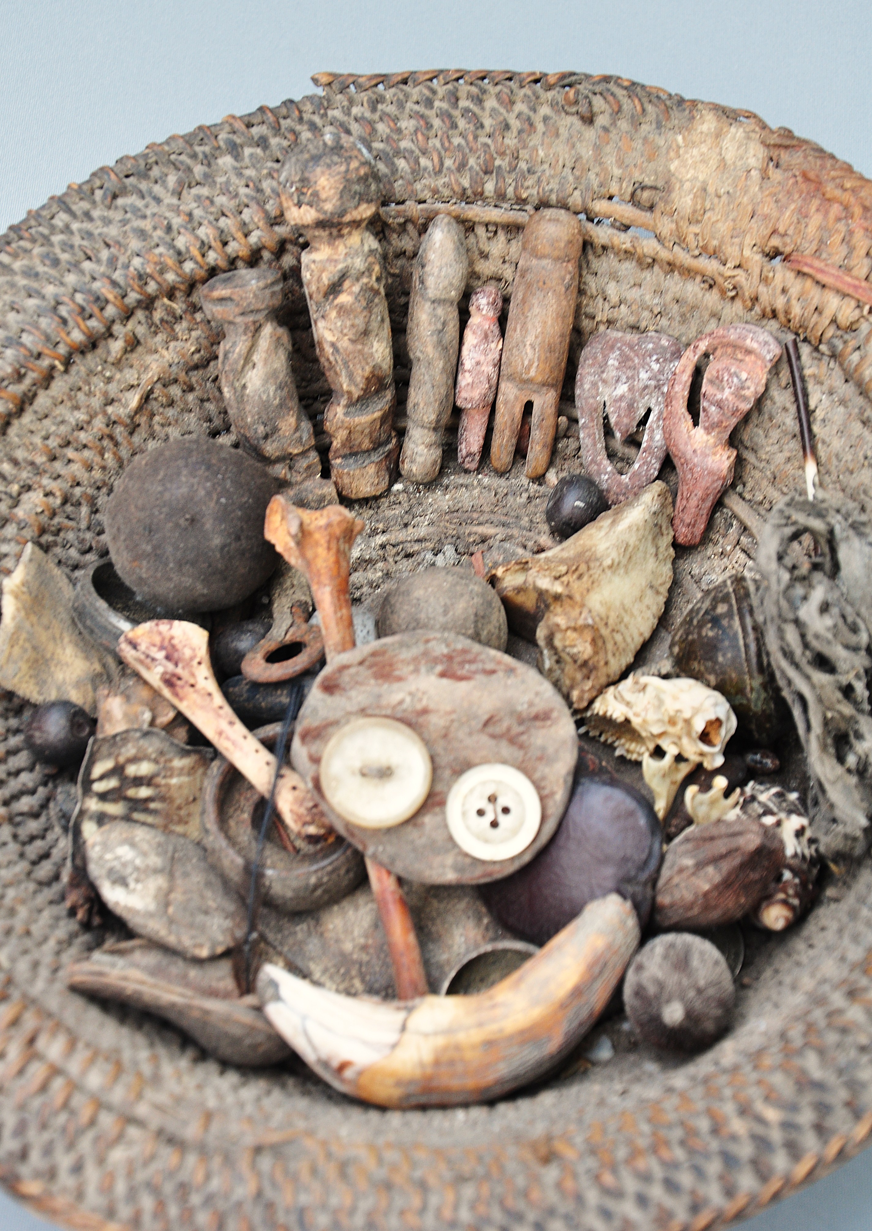 Extremely rare! Fortune teller's basket CHOKWE, DR Congo, 1900-1920