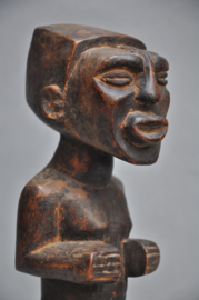 Uiterst zeldzaam tribaal voorouderbeeld, MPUTU, DR Congo, 1920-30