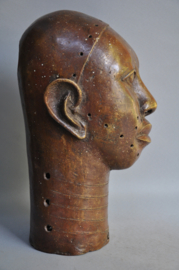 Mega grote bronzen kop van koning Oba, Ife, Nigeria, laat 20e eeuw