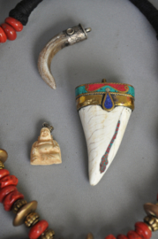 Tibetaanse/Nepal sieraden, Nepal, 2e helft 20e eeuw, (lot nr 6)