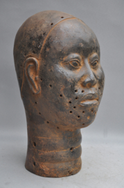 Grote bronzen kop van koning OBA, Ife, regio Benin City, Nigeria, 21e eeuw