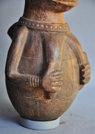 Terra cotta water pitcher from the MANGBETU, DR Congo, 2nd half 20th century