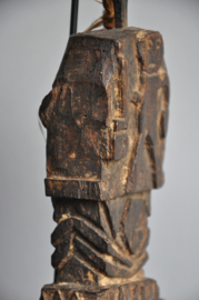 Oude ghurra, karnstokhouder, met shamaan, Nepal, 1930-50