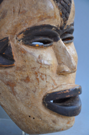 Expressief masker van de IBO, Nigeria, 2e helft 20e eeuw