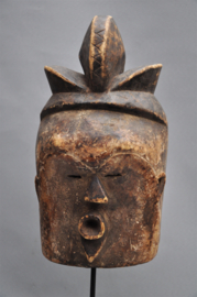 Oud decoratief masker van de ADOUMA, Gabon, ca 1960