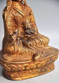 Vuurverguld bronzen beeld van Padmasambhava, Nepal, ca 1980