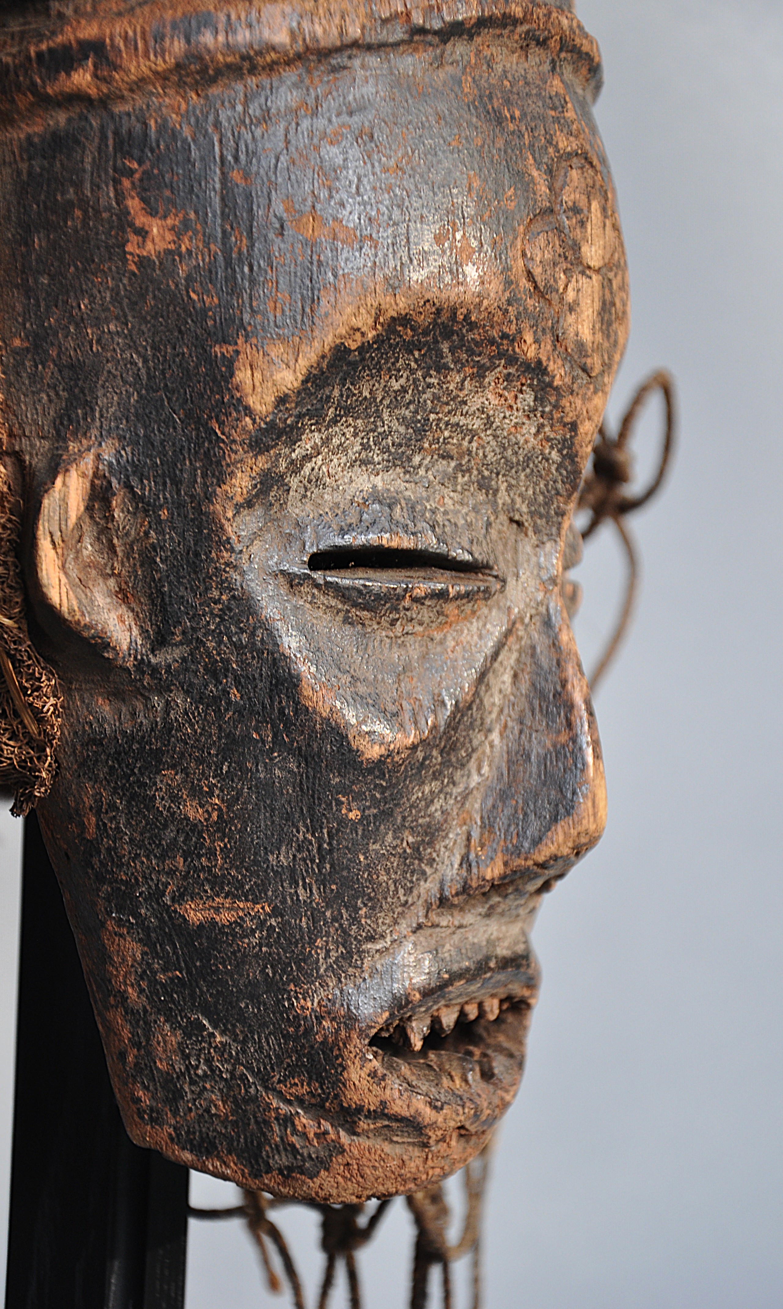 Chokwe Chikunza besnijdenis masker, 1900 - 1920