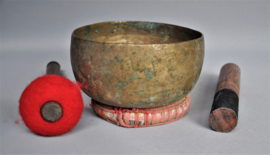 Large old hand beaten GREAT! singing bowl, Nepal