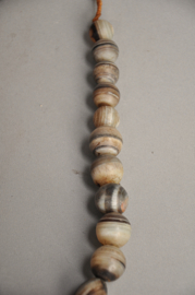 Halsketting van half edelstenen agaat kralen, Nepal, 21e eeuw