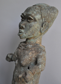 Groot bronzen beeld van een Enuch, regio Benin City, Nigeria,