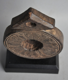 Zéér aparte karnstokhouder, ghurra, Nepal, 1940-50