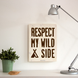 Houten tekstbord "respect my wild side" wit
