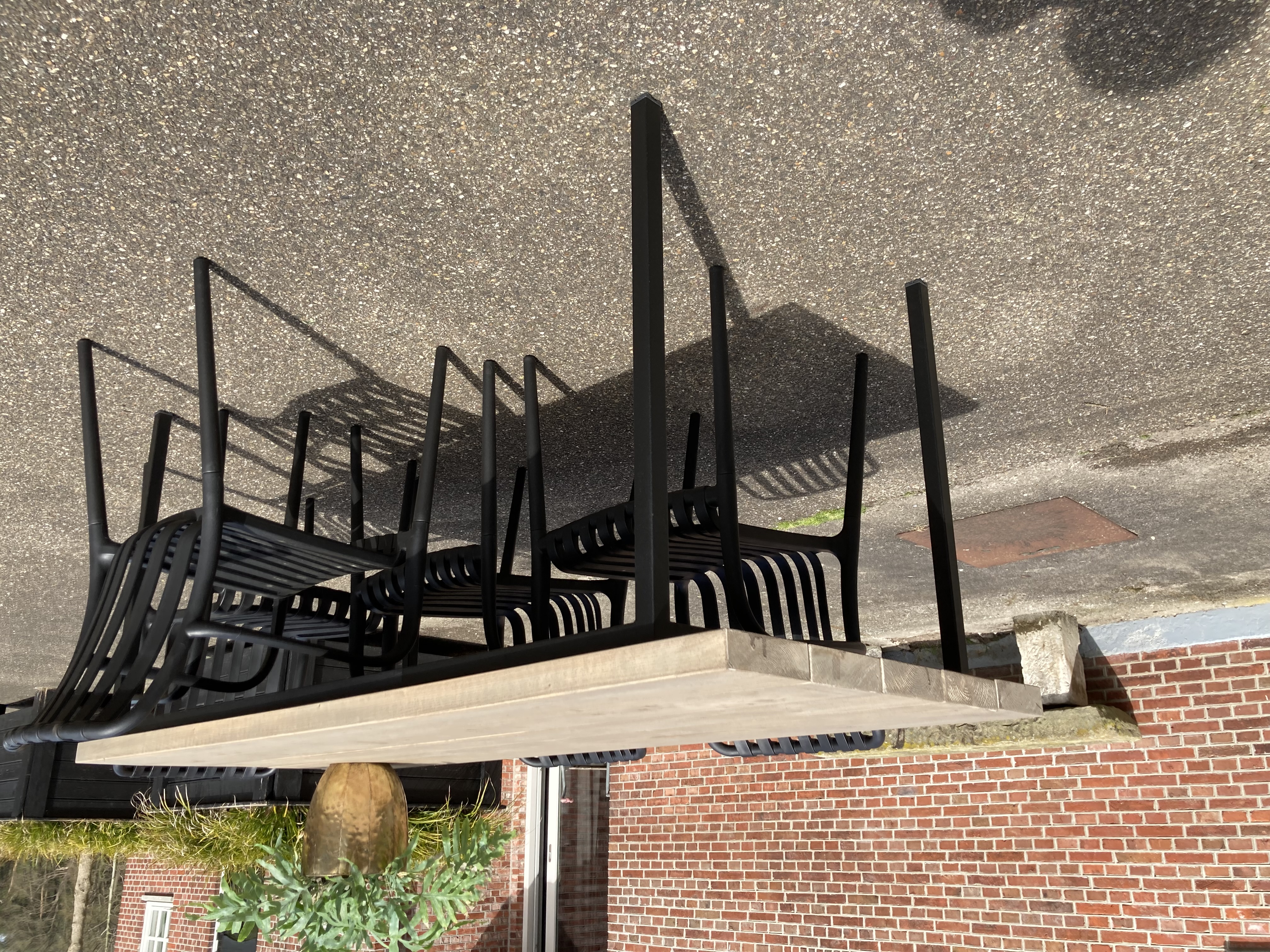 Tafel met 4 poot 225 cm lang en 78 cm breed