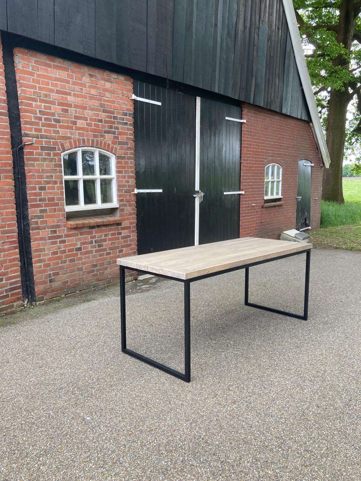 Tafel met u poot 185 cm lang en 78 cm breed