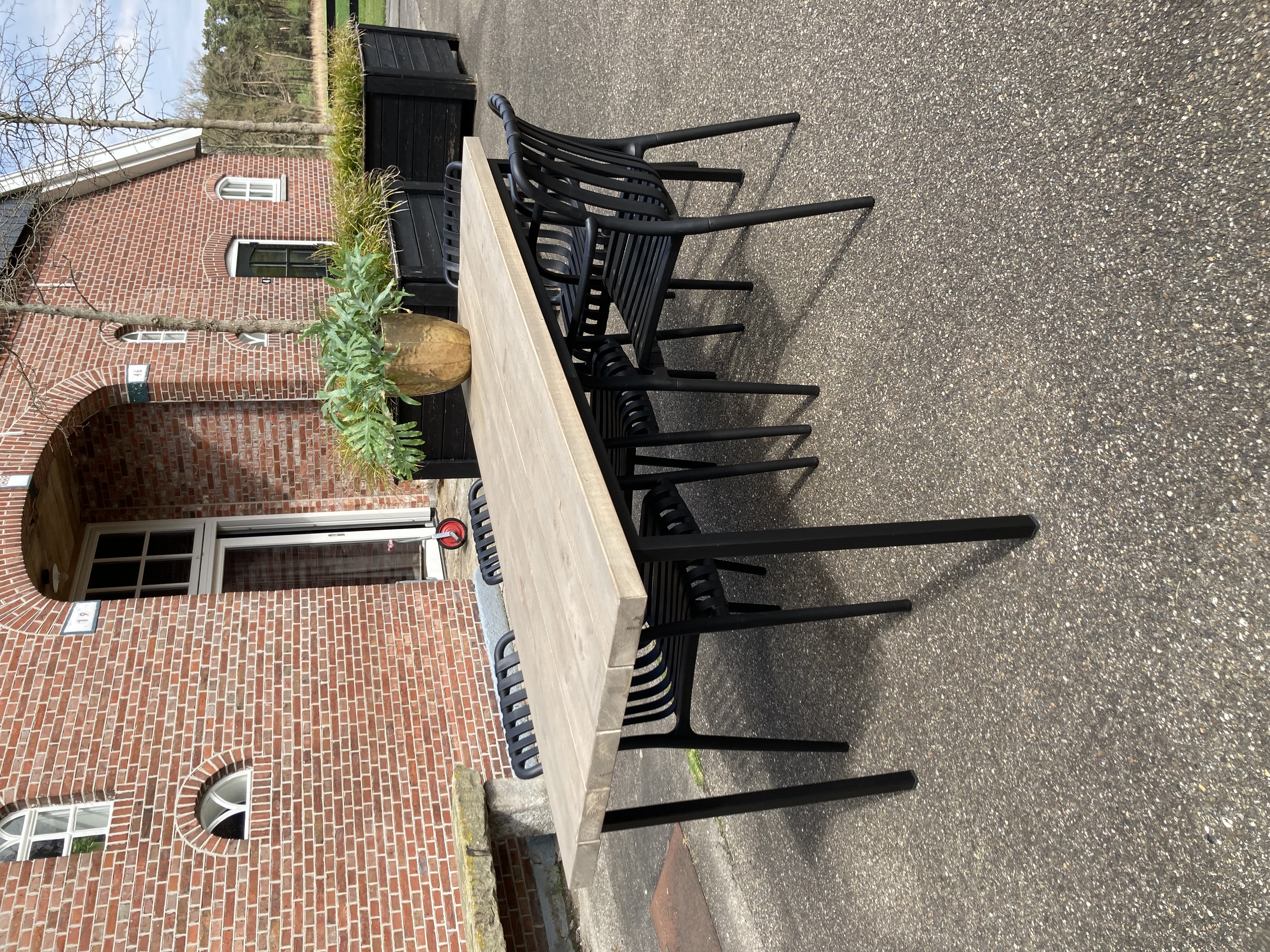 Tafel met 4 poot 225 cm lang en 78 cm breed