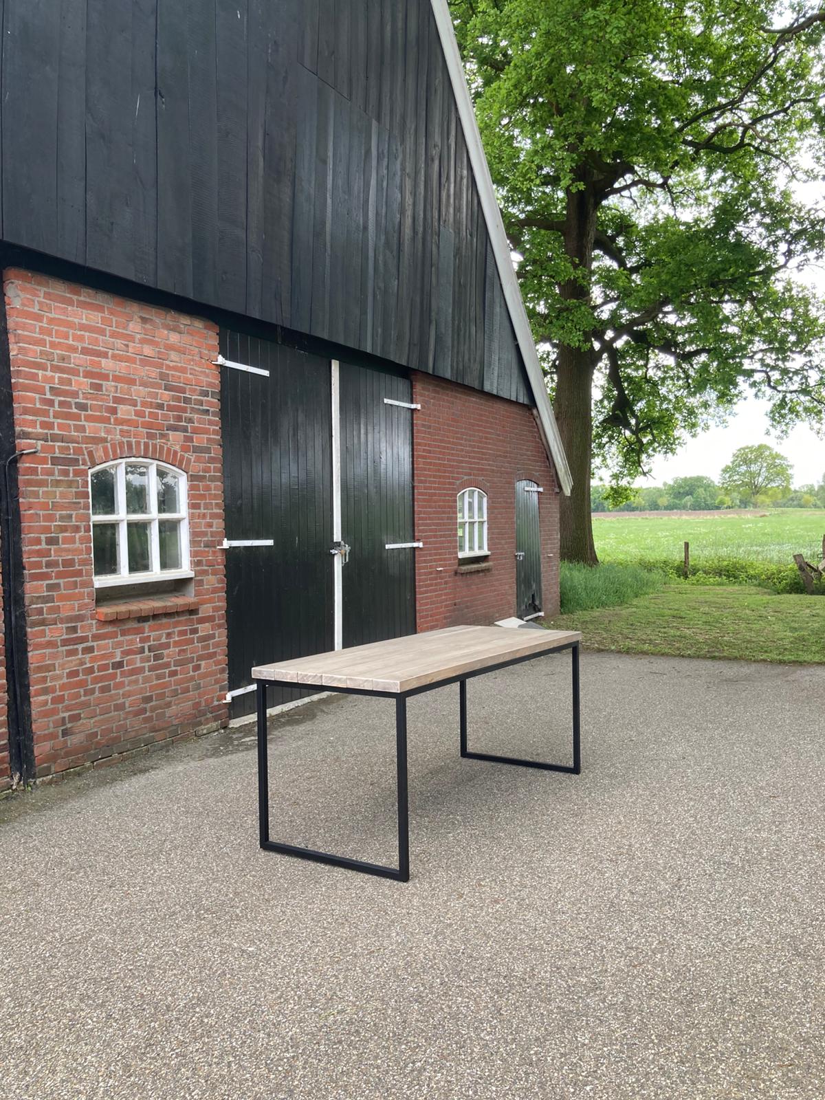 Tafel met u poot 185 cm lang en 78 cm breed