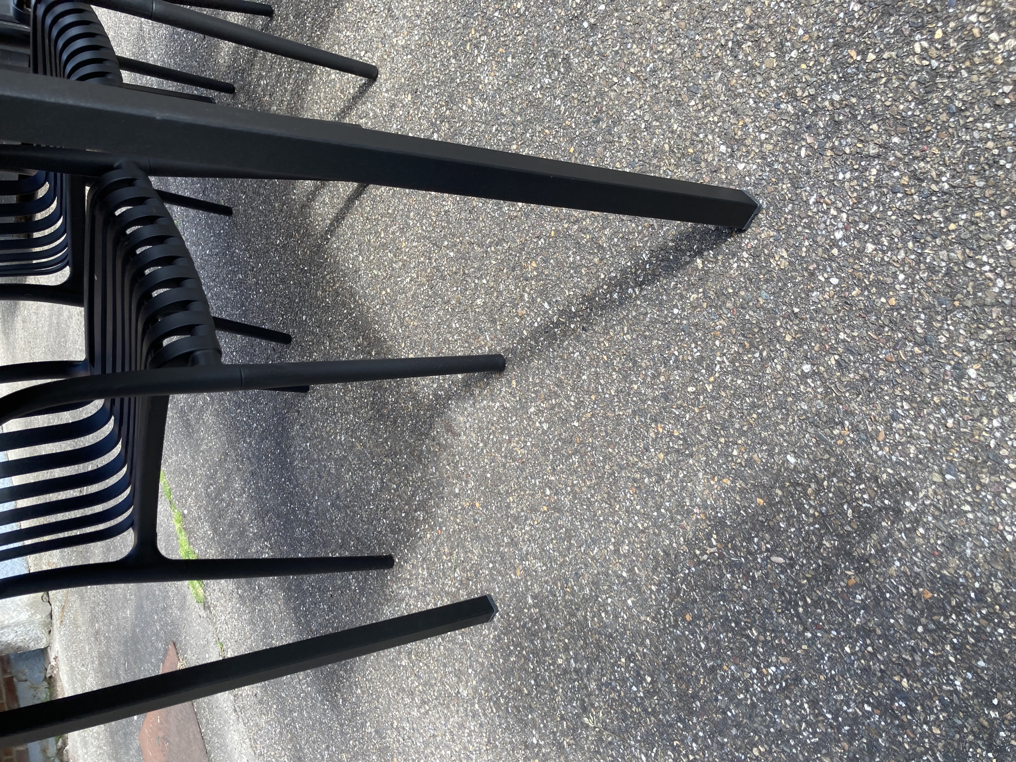 Tafel met 4 poot 225 cm lang en 78 cm breed