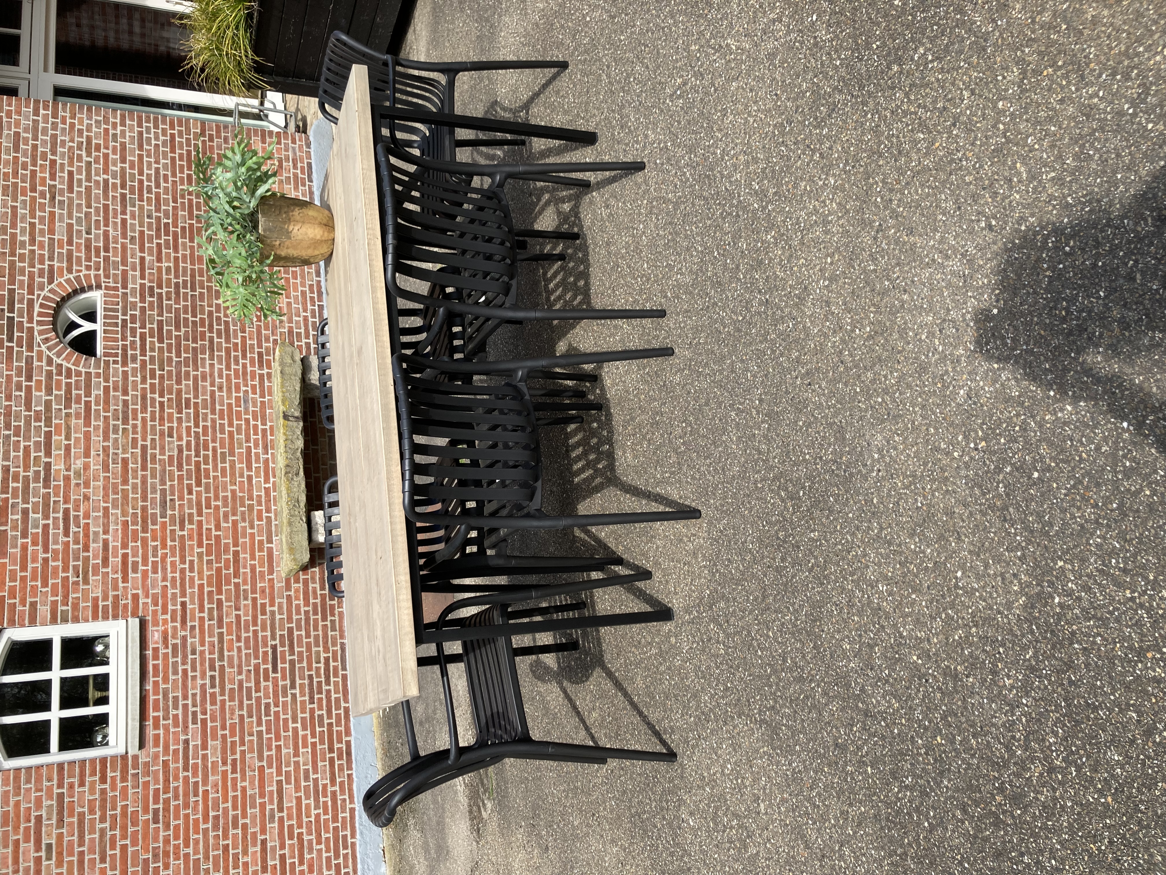 Tafel met 4 poot 225 cm lang en 78 cm breed