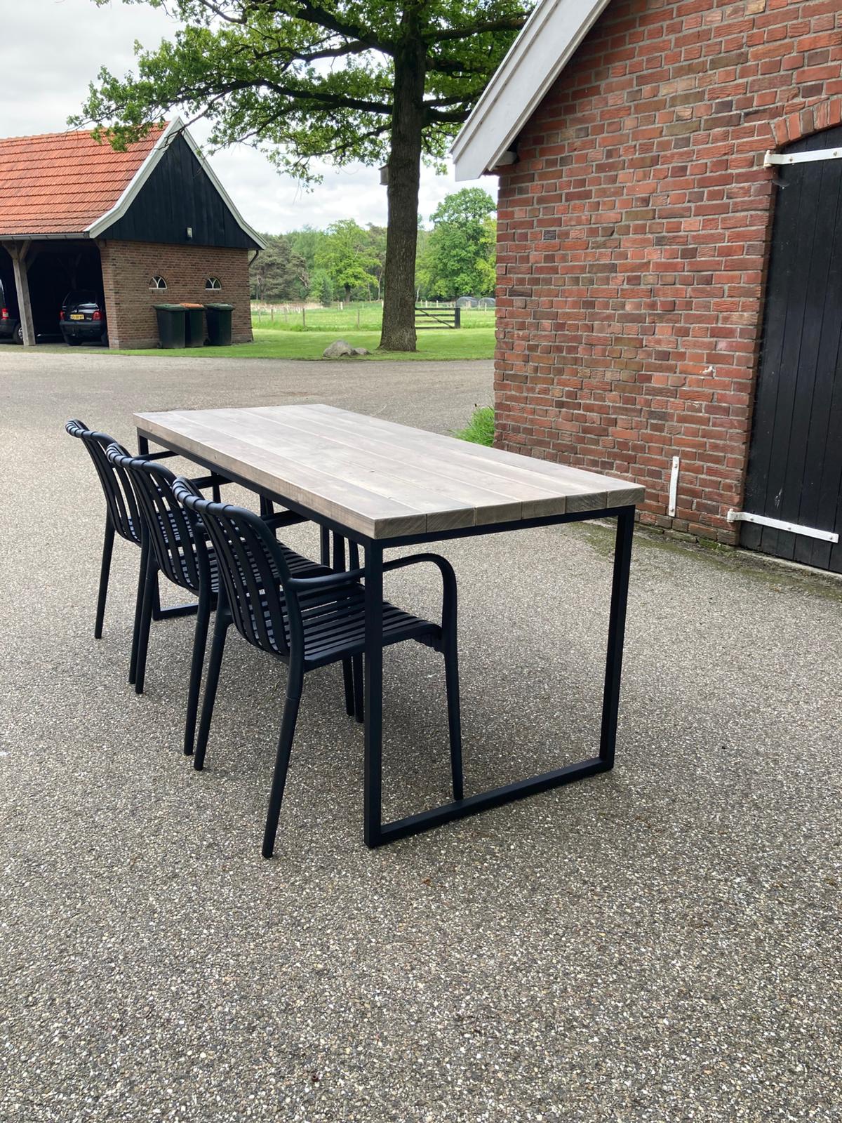 Tafel met u poot 205 cm lang en 78 cm breed