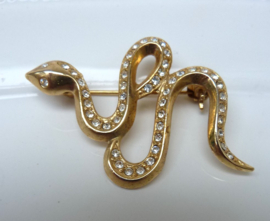 Goudkleurige slang broche met strass steentjes