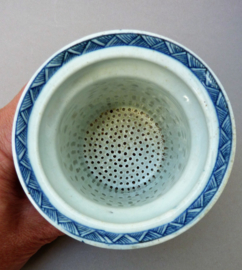Antique Mosa Maastricht Long Eliza tea filter pattern 206