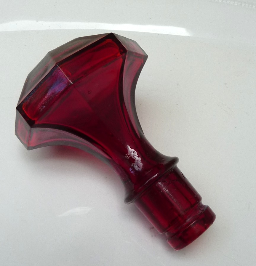 Ivima Vista Alegre Diamond point Bicos ruby red decanter