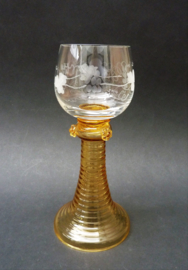 Kristallen roemer wijnglas amberkleurige trompetvoet braamnoppen
