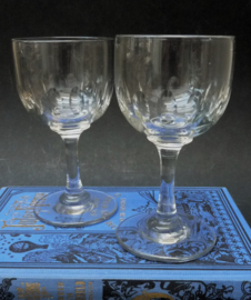 Een paar wijnglazen met olijfslijpsel 19e eeuw