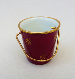 Limoges miniatuur kolenkit kookpot en emmer in Fragonard stijl