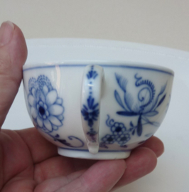 Schoenau Huttensteinach Blue Onion cup with saucer 19th century