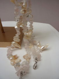Dubbelsnoers collier Keshi en barok parels en rozenkwarts