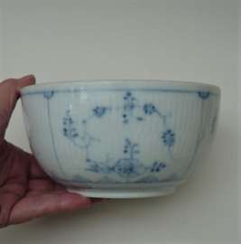Limbach Thuringia Strawflower porcelain rinsing bowl 18th century