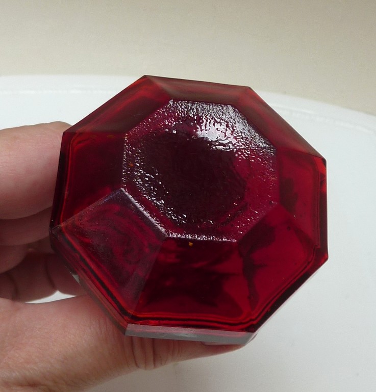 Ivima Vista Alegre Diamond point Bicos ruby red decanter