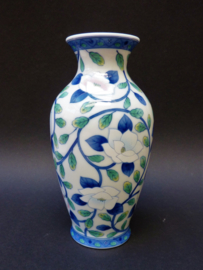 Japanese Maebata porcelain vase