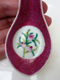 Chinese Jiangxi Jingdezhen Min Ci pink porcelain spoons