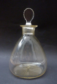 18e eeuwse glazen karaf met facetgeslepen stop