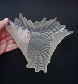 Mid Century gesatineerde persglazen bonbonschaal