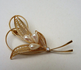 Mid Century gold tone filigree faux pearls brooch