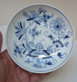 Schoenau Huttensteinach Blue Onion cup with saucer 19th century