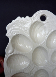 Faience schaal voor gevulde eieren
