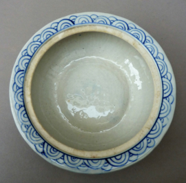 Vietnamese blue and white porcelain lidded tureen