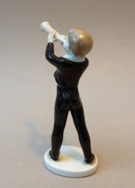 Hollohaza Kezzel Festett porseleinen beeldje jongen met trompet